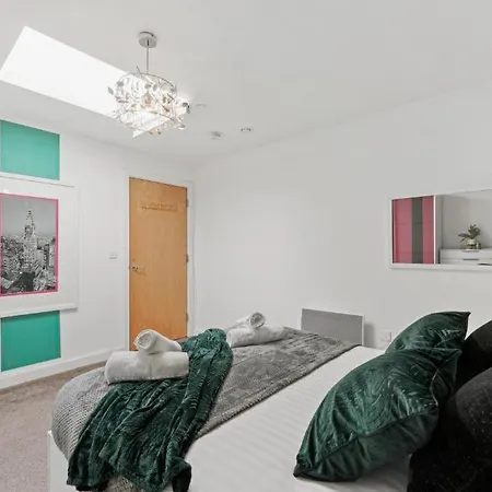 Charming Duplex Penthouse - Great Location شقة